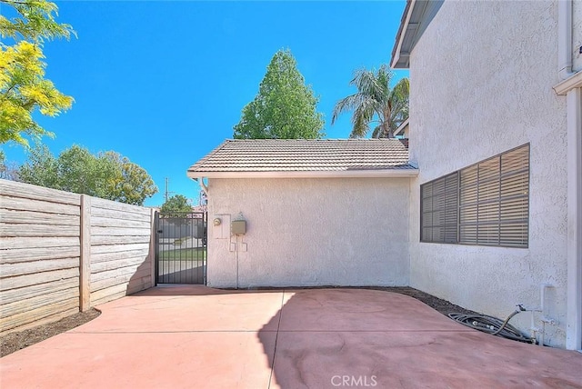 28 Dearborn Cir, Redlands, CA 92374 - view of patio / terrace with a gate