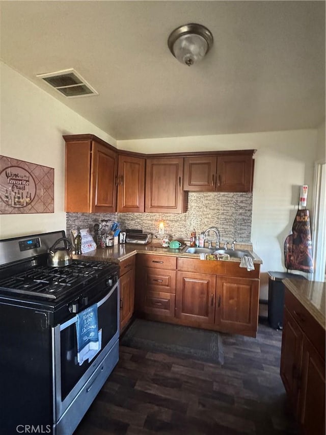 1301 E 106th St, Los Angeles, CA 90002 - kitchen featuring a sink, tasteful backsplash, visible vents, dark wood-style flooring, and gas stove