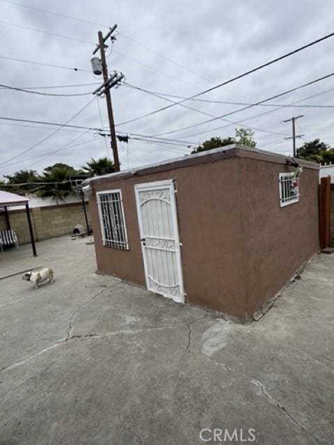 1301 E 106th St, Los Angeles, CA 90002 - view of outbuilding with fence
