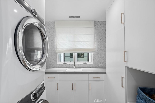 429 Marigold Ave, Corona Del Mar, CA 92625 - laundry room with stacked washer and dryer, cabinet space, visible vents, and a sink