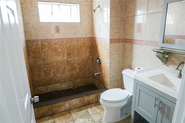 342434241/2 Paloma St, Los Angeles, CA 90011 - full bath featuring tiled shower, tile walls, vanity, and toilet