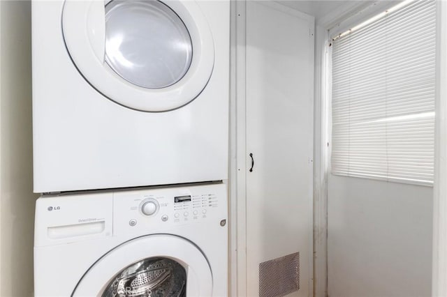 28590 Middlebury Way, Menifee, CA 92586 - laundry area with stacked washer and clothes dryer