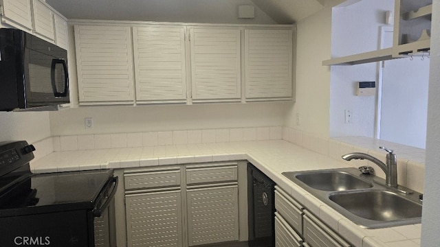 13104 Glen Ct Unit 46, Chino Hills, CA 91709 - kitchen featuring vaulted ceiling, a sink, and black appliances