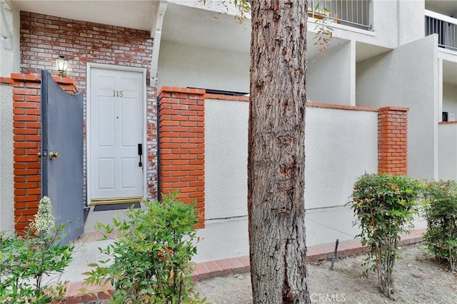 10201 Mason Ave Unit 115, Chatsworth, CA 91311 - entrance to property featuring brick siding and stucco siding