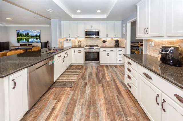 23015 Edenton Pl, Valencia, CA 91354 - kitchen featuring tasteful backsplash, a sink, light wood-style floors, stainless steel appliances, and white cabinetry