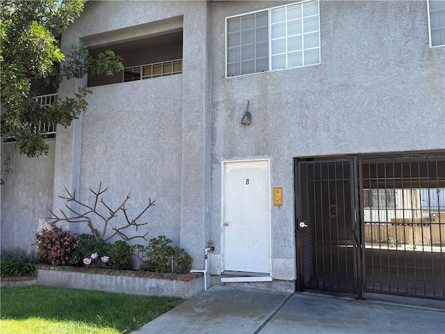 3702 W 126th St, Hawthorne, CA 90250 - doorway to property with stucco siding