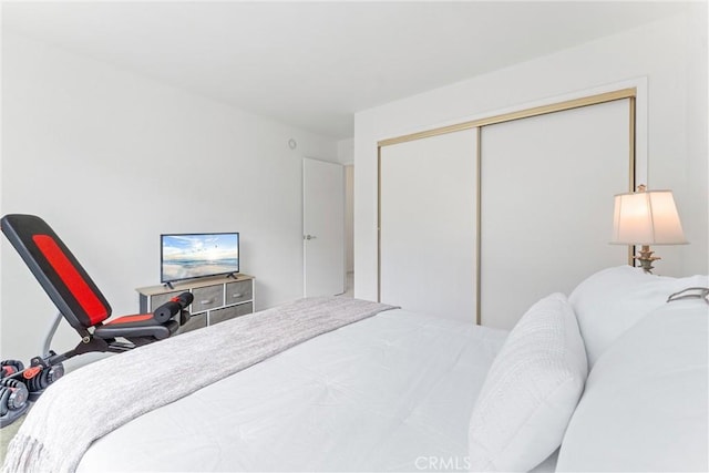 bedroom with a closet