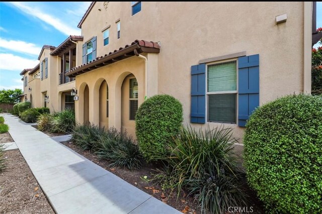 94 Jaripol Cir, Rancho Mission Viejo, CA 92694 - view of side of property with stucco siding and a tiled roof