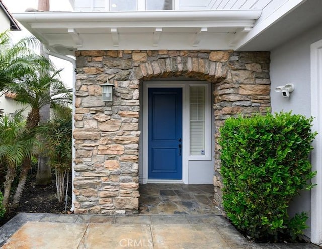 4505 Cresta Babia, San Clemente, CA 92673 - property entrance with stone siding and stucco siding