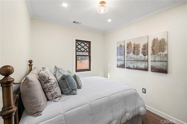 bedroom featuring wood finished floors, baseboards, ornamental molding, visible vents, and recessed lighting