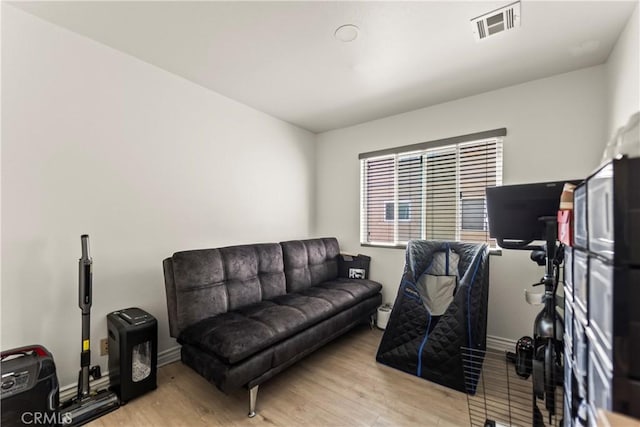 11415 216th St Unit 24, Lakewood, CA 90715 - interior space featuring wood finished floors, visible vents, and baseboards