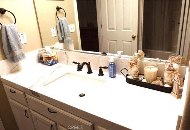 2653 Ashcroft Ave, Clovis, CA 93611 - bathroom featuring vanity