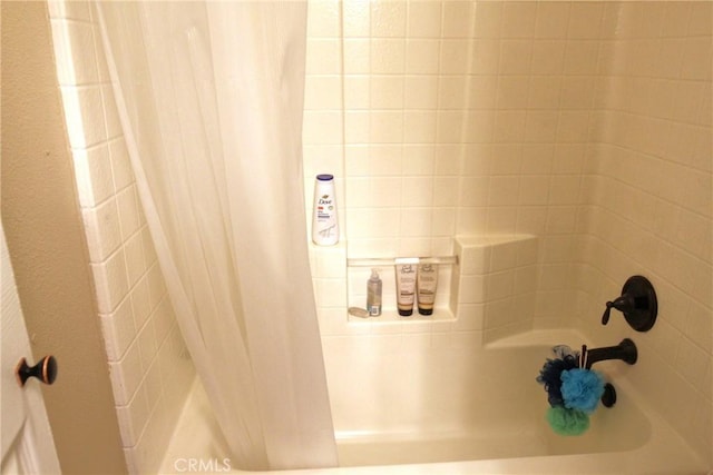 2653 Ashcroft Ave, Clovis, CA 93611 - interior details featuring shower / bathtub combination with curtain