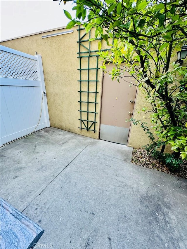 6225 Coldwater Canyon Ave Unit 117, North Hollywood, CA 91606 - view of patio / terrace