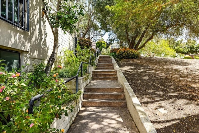 2357 Palos Verdes Dr W Unit 3, Palos Verdes Estates, CA 90274 - view of yard featuring stairway