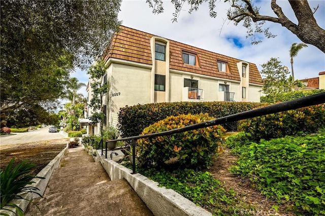 2357 Palos Verdes Dr W Unit 3, Palos Verdes Estates, CA 90274 - view of side of home featuring mansard roof and stucco siding