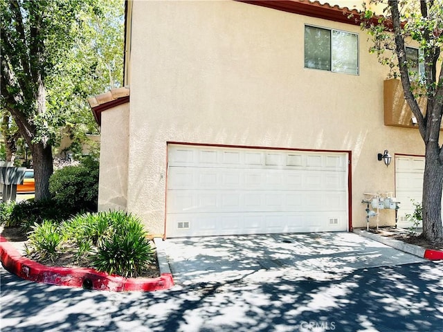 22703 Copper Hill Dr Unit 2, Saugus, CA 91350 - garage with concrete driveway