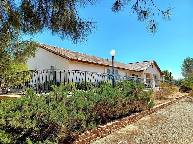 16389 Viho Ct, Apple Valley, CA 92307 - view of home's exterior with stucco siding and a tile roof