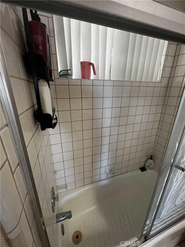 16389 Viho Ct, Apple Valley, CA 92307 - full bath with bathtub / shower combination