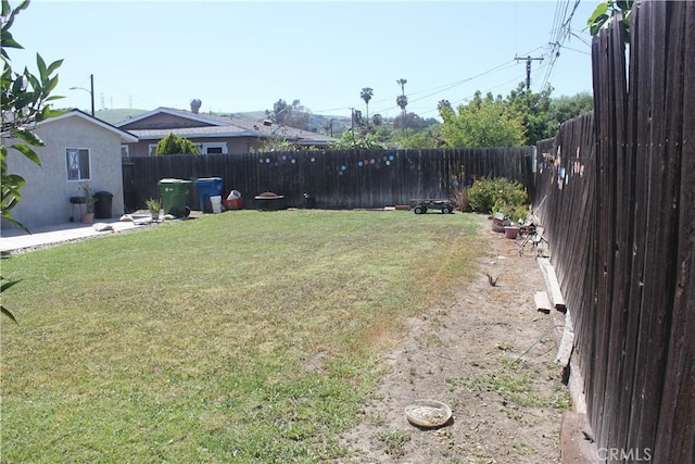 view of yard featuring a fenced backyard