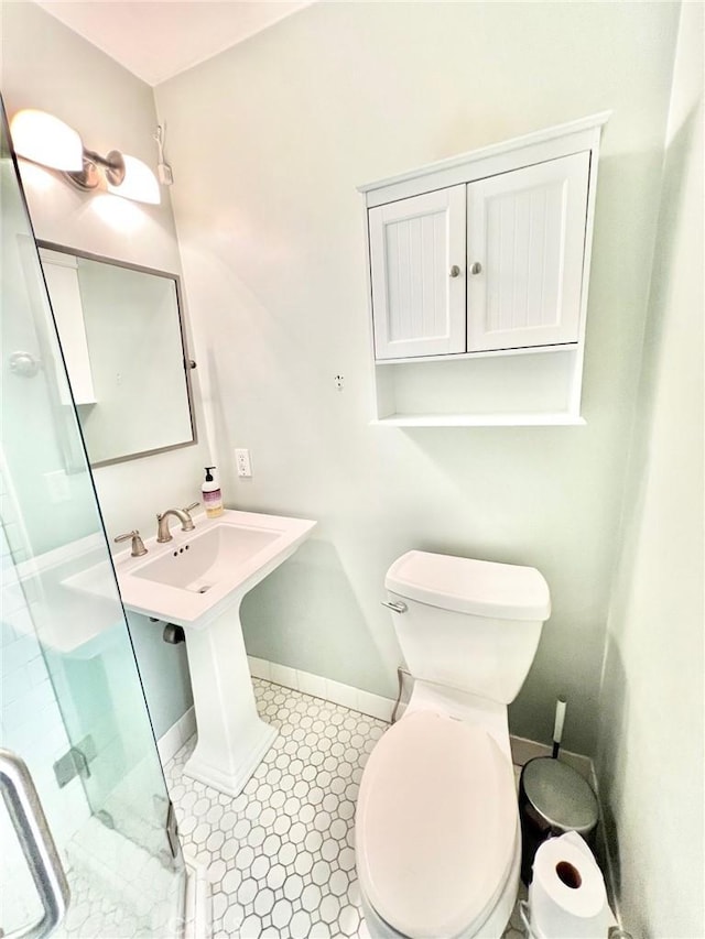 82 Avalon Terrace Rd, Avalon, CA 90704 - full bath featuring baseboards, a shower stall, and toilet