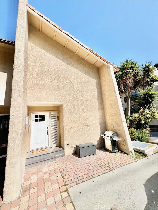 82 Avalon Terrace Rd, Avalon, CA 90704 - view of exterior entry featuring a patio and stucco siding