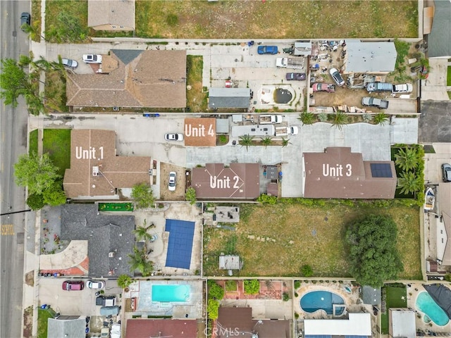9614 Cypress Ave, Fontana, CA 92335 - view of property location with a pool area