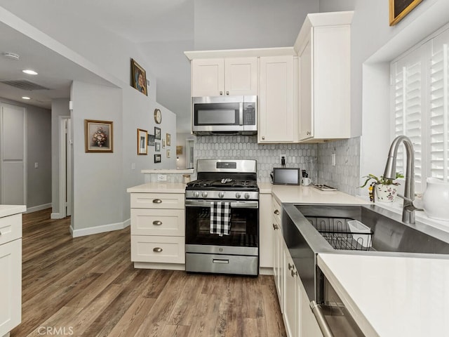 41187 Via Cedro, Murrieta, CA 92562 - kitchen with stainless steel appliances, decorative backsplash, a sink, white cabinets, and recessed lighting