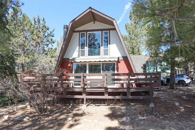 view of front of home featuring a wooden deck