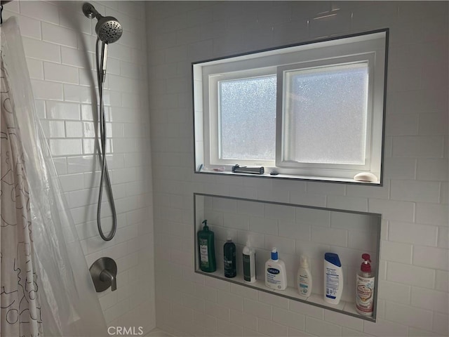 1176 Waxwing Dr, Vista, CA 92083 - bathroom view of tiled shower