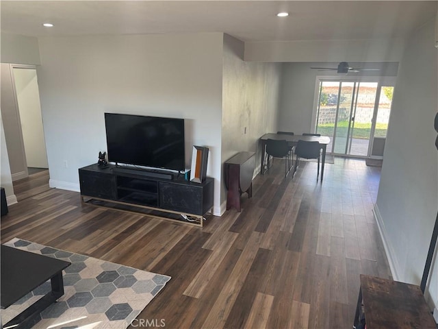 1176 Waxwing Dr, Vista, CA 92083 - living room featuring wood finished floors, baseboards, and recessed lighting