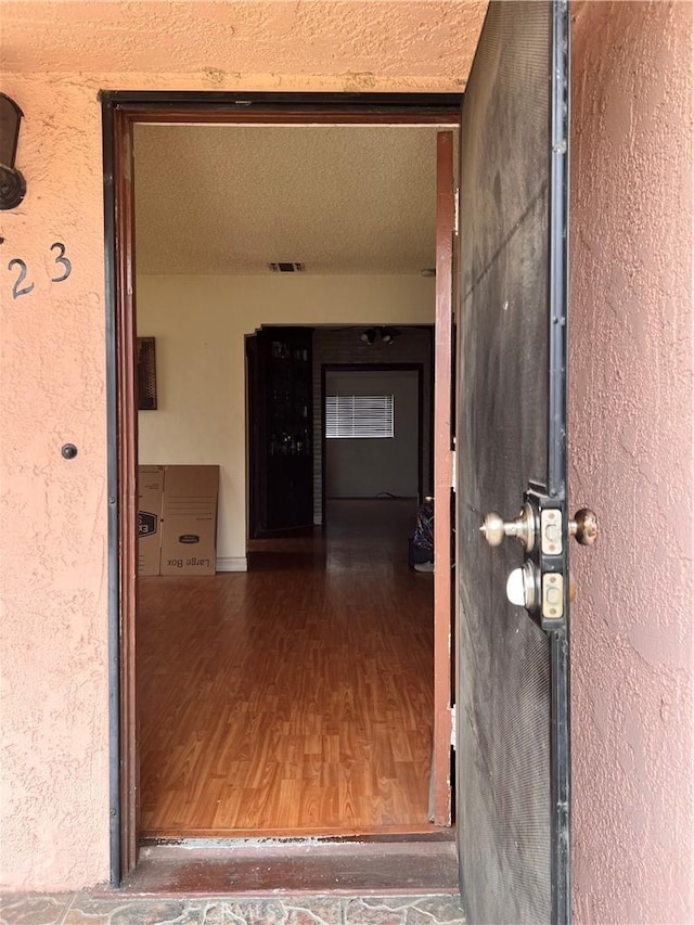 1423 S Poinsettia Ave, Compton, CA 90221 - property entrance featuring stucco siding