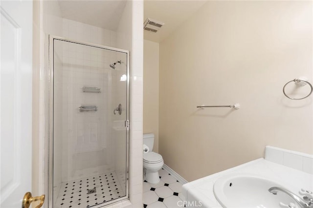 full bathroom featuring toilet, visible vents, a sink, and a stall shower