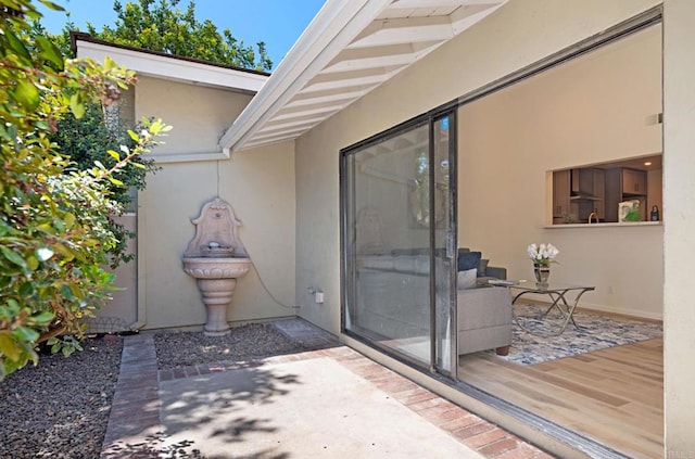 3906 Caminito Del Mar Surf, San Diego, CA 92130 - entrance to property featuring stucco siding and a patio area