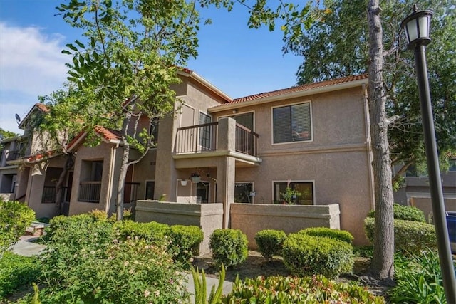 2327 Archwood Ln Unit 125, Simi Valley, CA 93063 - back of house featuring a balcony, stucco siding, and fence