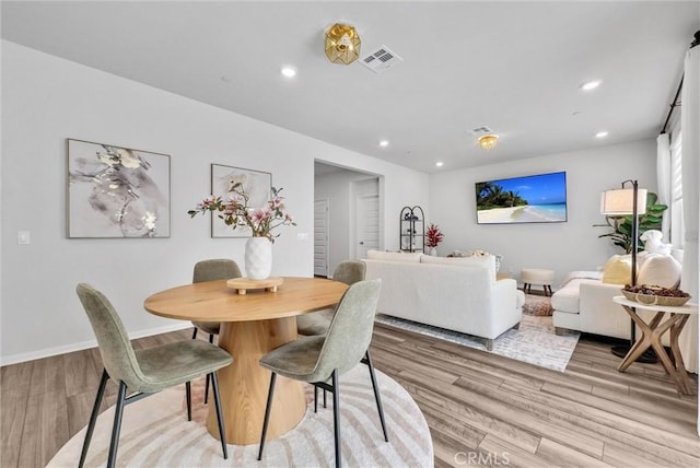 dining area featuring baseboards, recessed lighting, visible vents, and light wood-style flooring