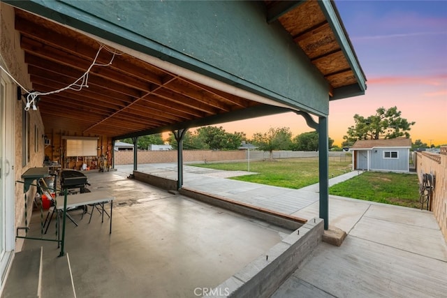 5111 W W Ave M2, Lancaster, CA 93536 - view of patio featuring an outdoor structure