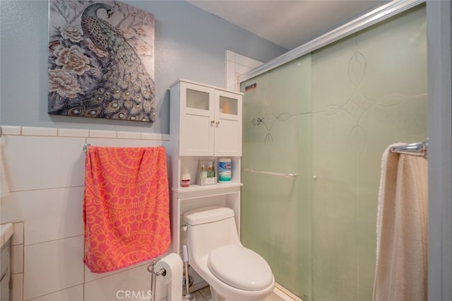 5111 W W Ave M2, Lancaster, CA 93536 - full bath with a shower stall, toilet, and tile walls