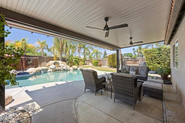 view of patio with a fenced backyard, outdoor lounge area, a fenced in pool, and ceiling fan