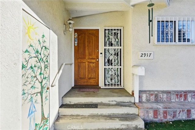 property entrance featuring stucco siding