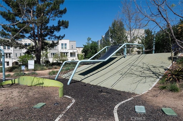 208 Novel, Irvine, CA 92618 - surrounding community with a playground