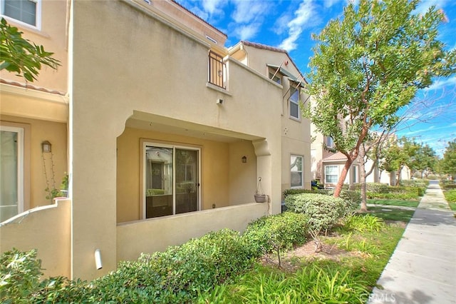 44936 Honey Locust Dr, Temecula, CA 92592 - view of side of property with stucco siding