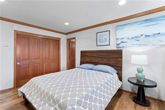 27363 Matterhorn Dr, Lake Arrowhead, CA 92352 - bedroom featuring wood finished floors, recessed lighting, a closet, and ornamental molding
