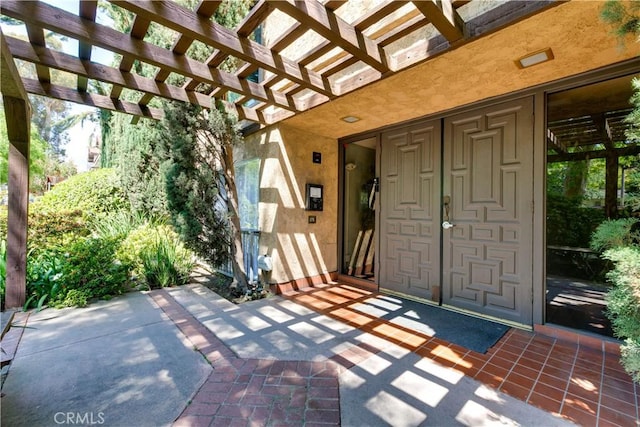 120 S Sierra Madre Blvd Unit 206, Pasadena, CA 91107 - view of exterior entry with stucco siding and a pergola