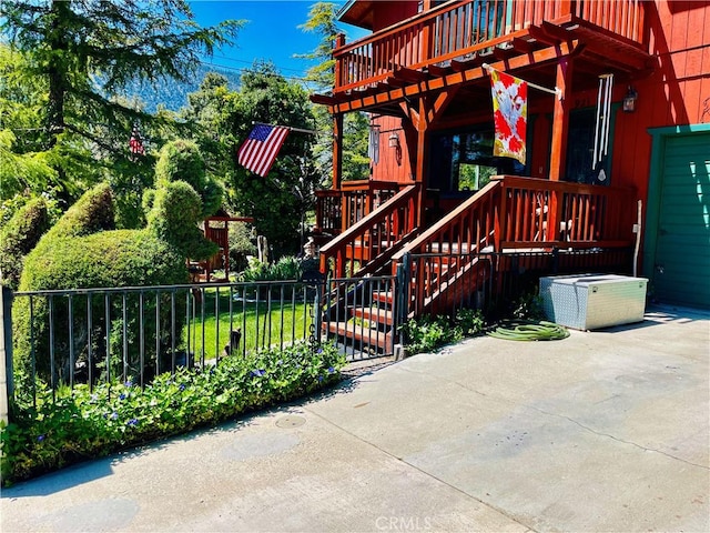 921 Piru Way, Frazier Park, CA 93225 - property entrance with a patio and a balcony
