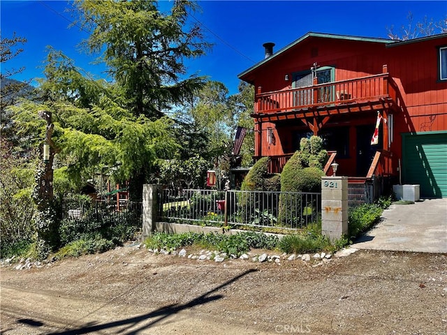 921 Piru Way, Frazier Park, CA 93225 - view of front of house with a fenced front yard, central AC unit, and a deck