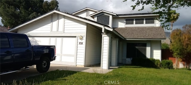 view of front facade featuring a garage, driveway, and a front yard