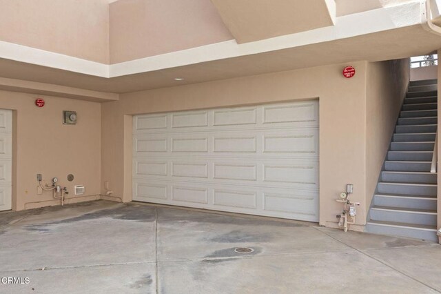 5270 W Wooley Rd, Oxnard, CA 93035 - view of garage