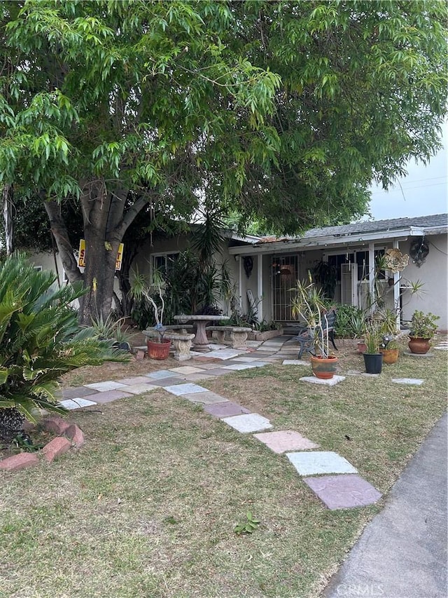 1017 N Alice Ave, Rialto, CA 92376 - view of front facade featuring stucco siding and a front yard