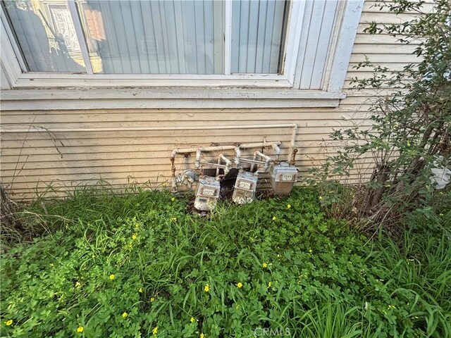 3852 4th St, Riverside, CA 92501 - exterior details with gas meter